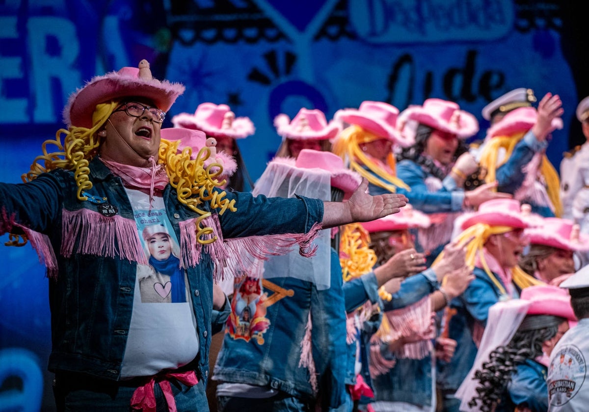 El coro de Valdés, sobre las tablas del Falla