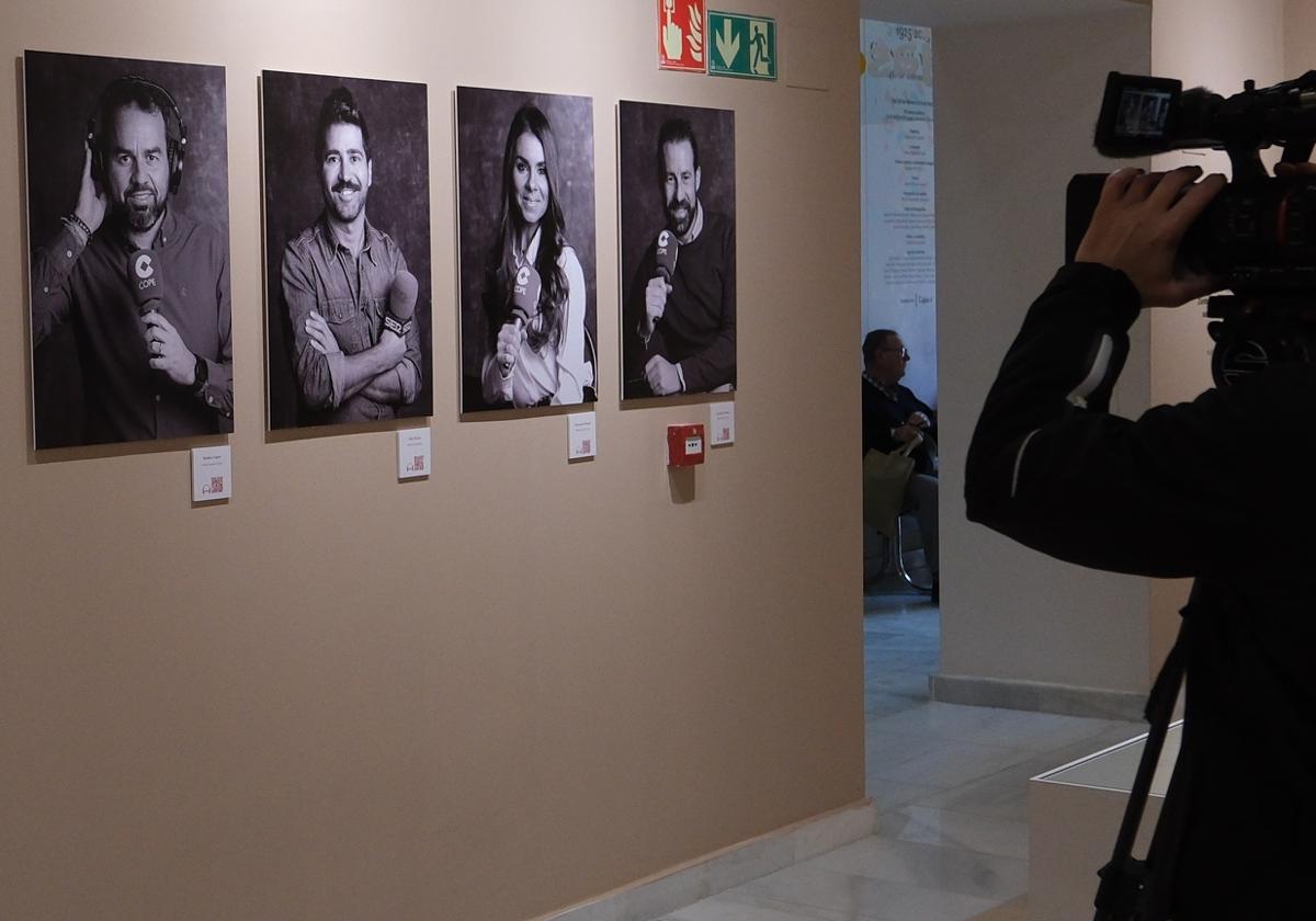 La Fundación Cajasol acoge la exposición &#039;Carnaval y Radio: cien años de sintonía en Cádiz&#039;