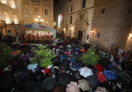 Carnaval en la calle pasado por agua