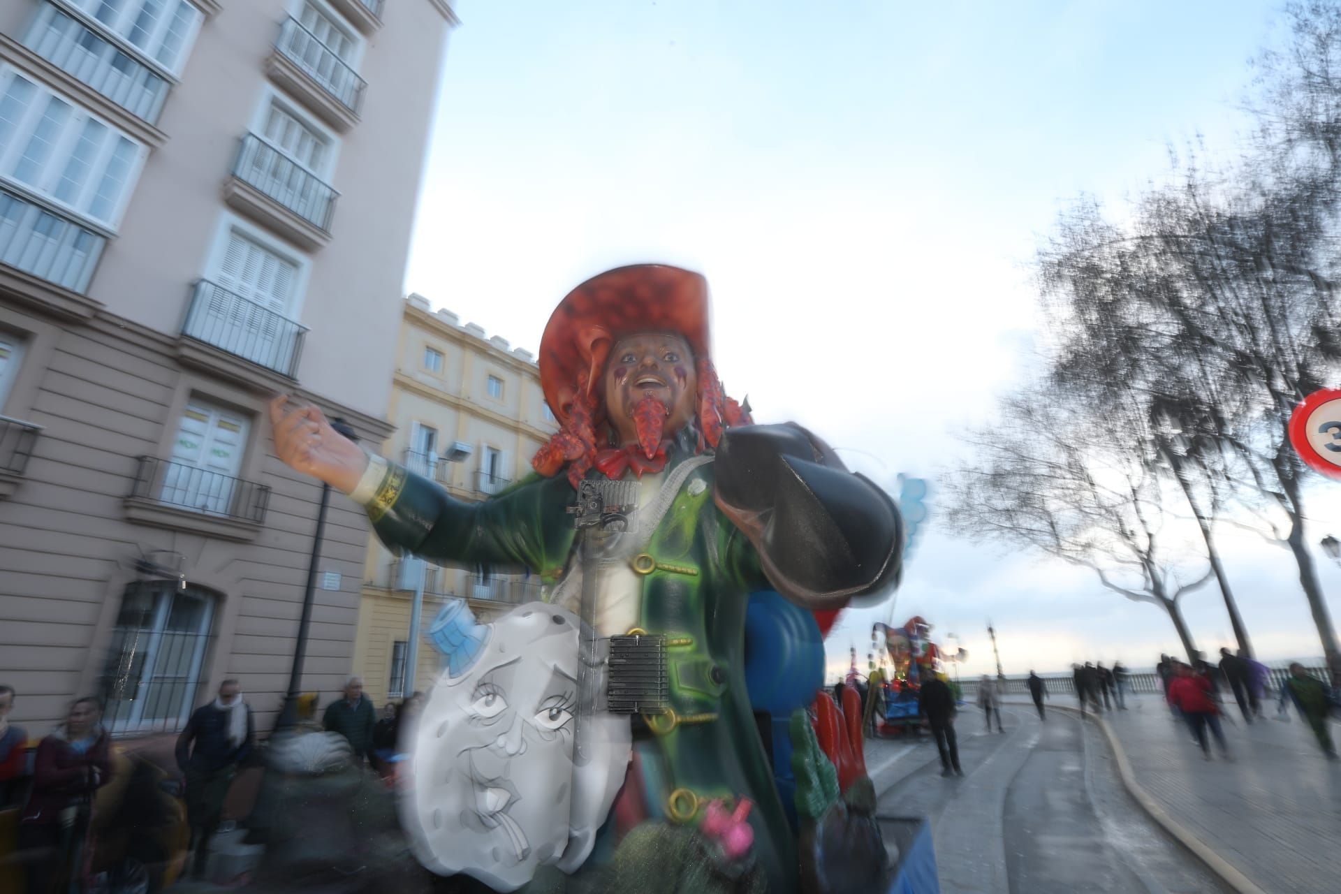 Fotos: La Cabalgata del Humor anima las calles de Cádiz