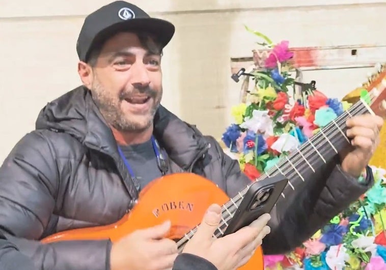 «Será un buen fin...»: así presentó el 'Bizcocho' la última cuarteta del popurrí a su chirigota días antes del estreno en el Falla