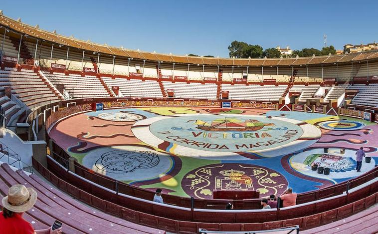 La alfombra de sal de la corrida Magallánica ya se está montando sobre el ruedo de Sanlúcar