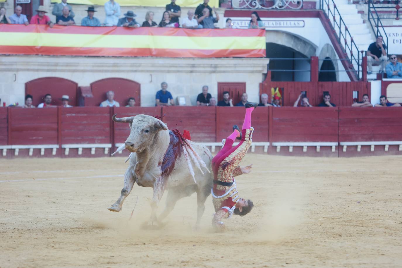 Fotos: Roca Rey sufre una cornada en la tarde de toros de El Puerto