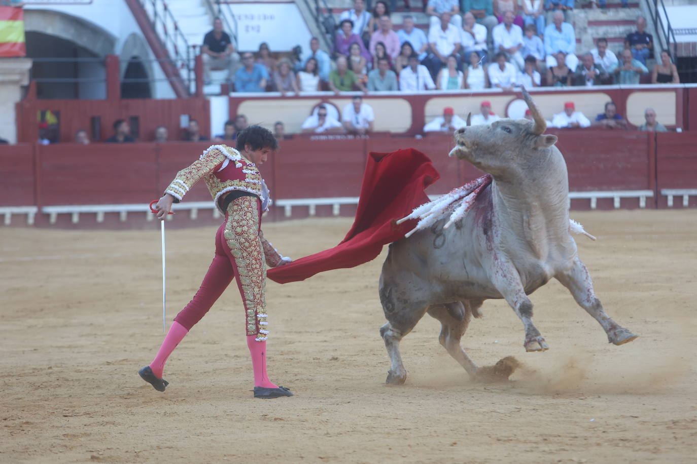 Fotos: Roca Rey sufre una cornada en la tarde de toros de El Puerto
