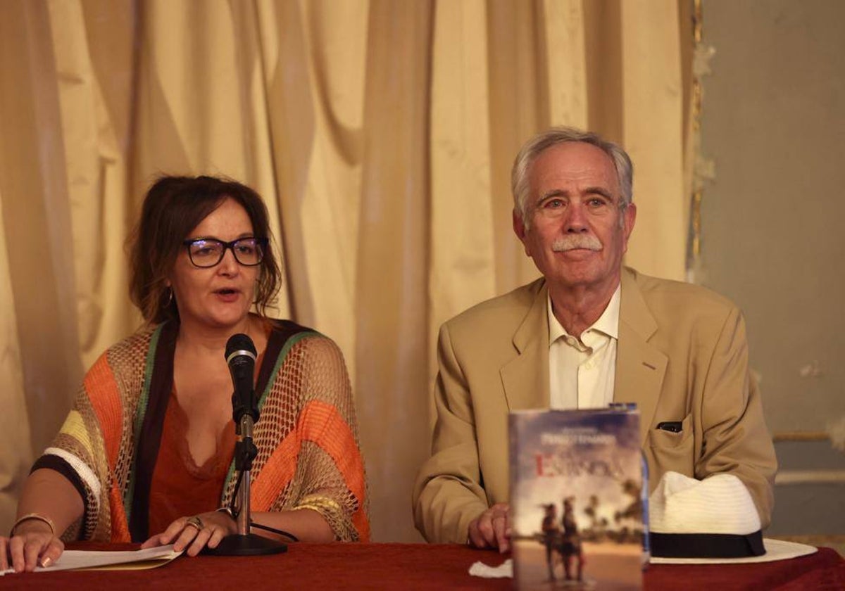 Carmen Paul y Antonio Pérez Henares.