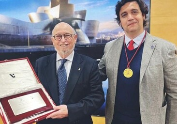 Enrique García-Agulló, premio 'A los valores liberales' por la sociedad 'El Sitio' en Bilbao