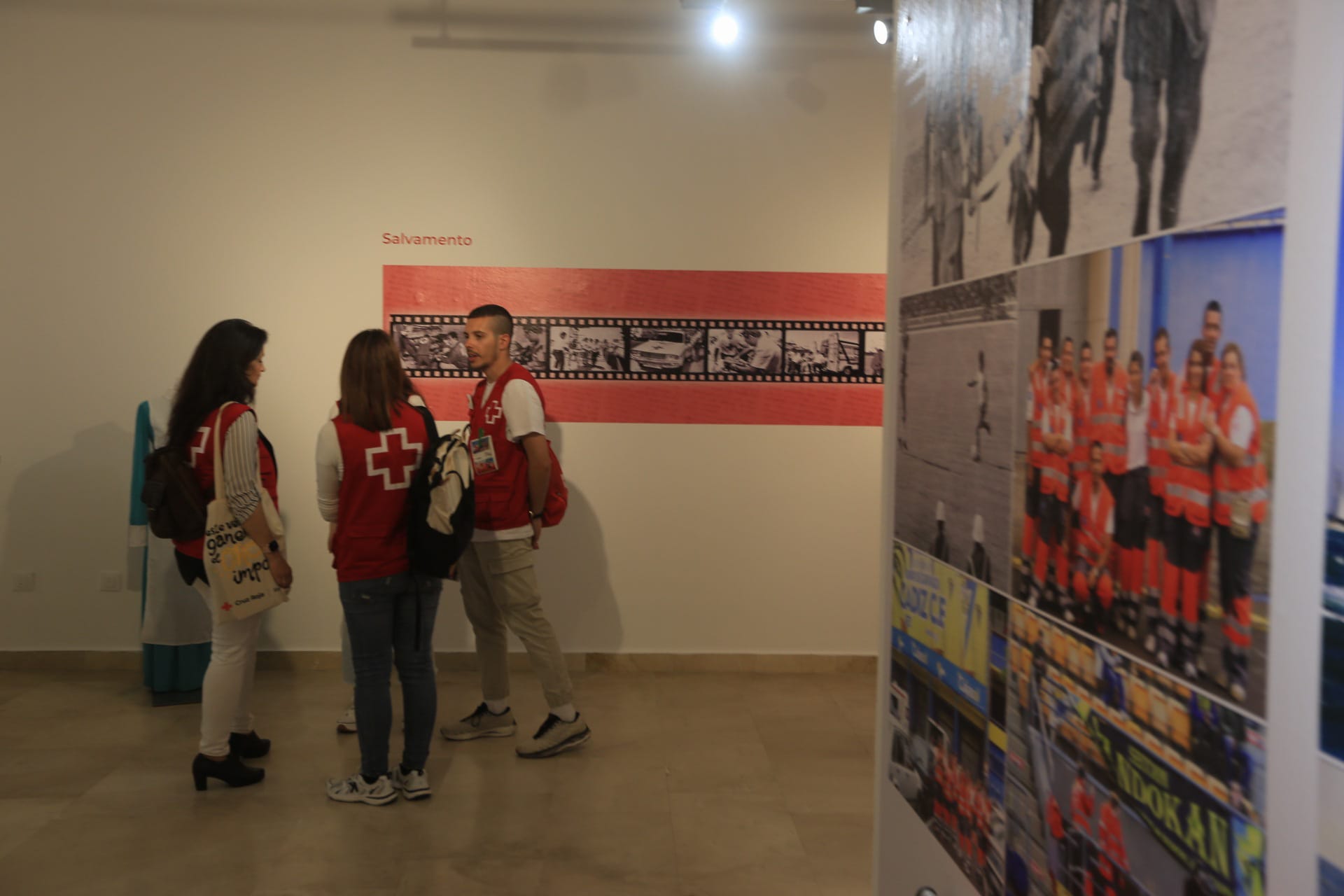 Fotos: Exposición sobre objetos emblemáticos de la Cruz Roja por sus 150 años en la Fundación Cajasol