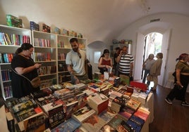 La mirada en el tiempo de Jesús Maeso, la poesía de Rosalinda Miller  y 'La Muerte del Periodismo' este jueves en la Feria del Libro