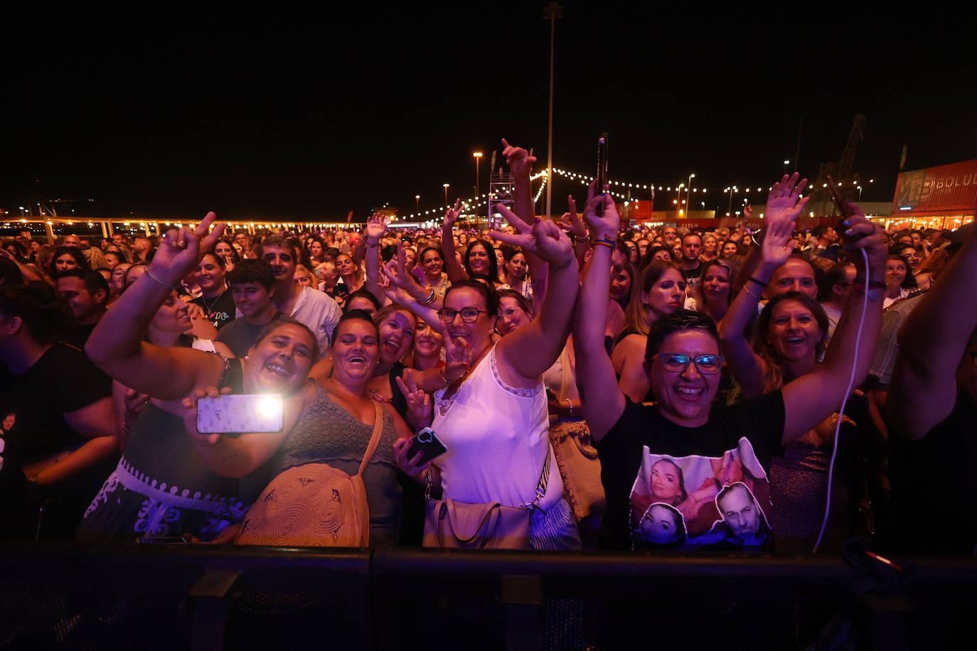 Fotos: Gran ambiente en el Muelle para disfrutar de Camela