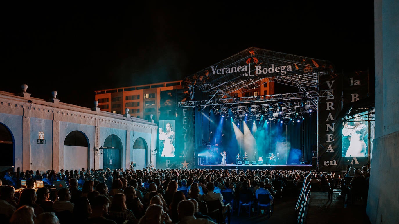 Fotos: Rancapino Chico y María Terremoto regalan su duende en Jerez