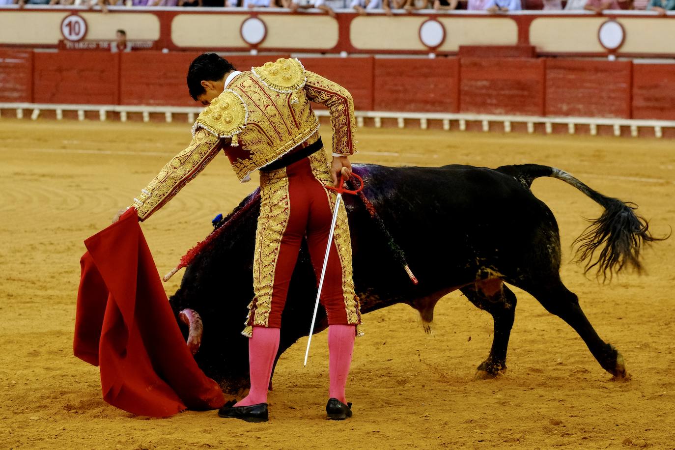 Rotundo triunfo de Manzanares que sale a hombros junto a Aguado en la última corrida del verano en El Puerto