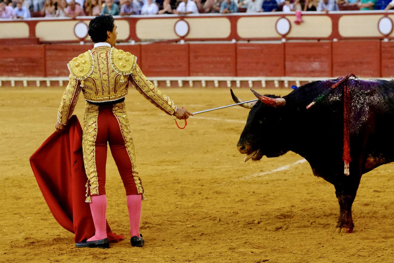 Rotundo triunfo de Manzanares que sale a hombros junto a Aguado en la última corrida del verano en El Puerto