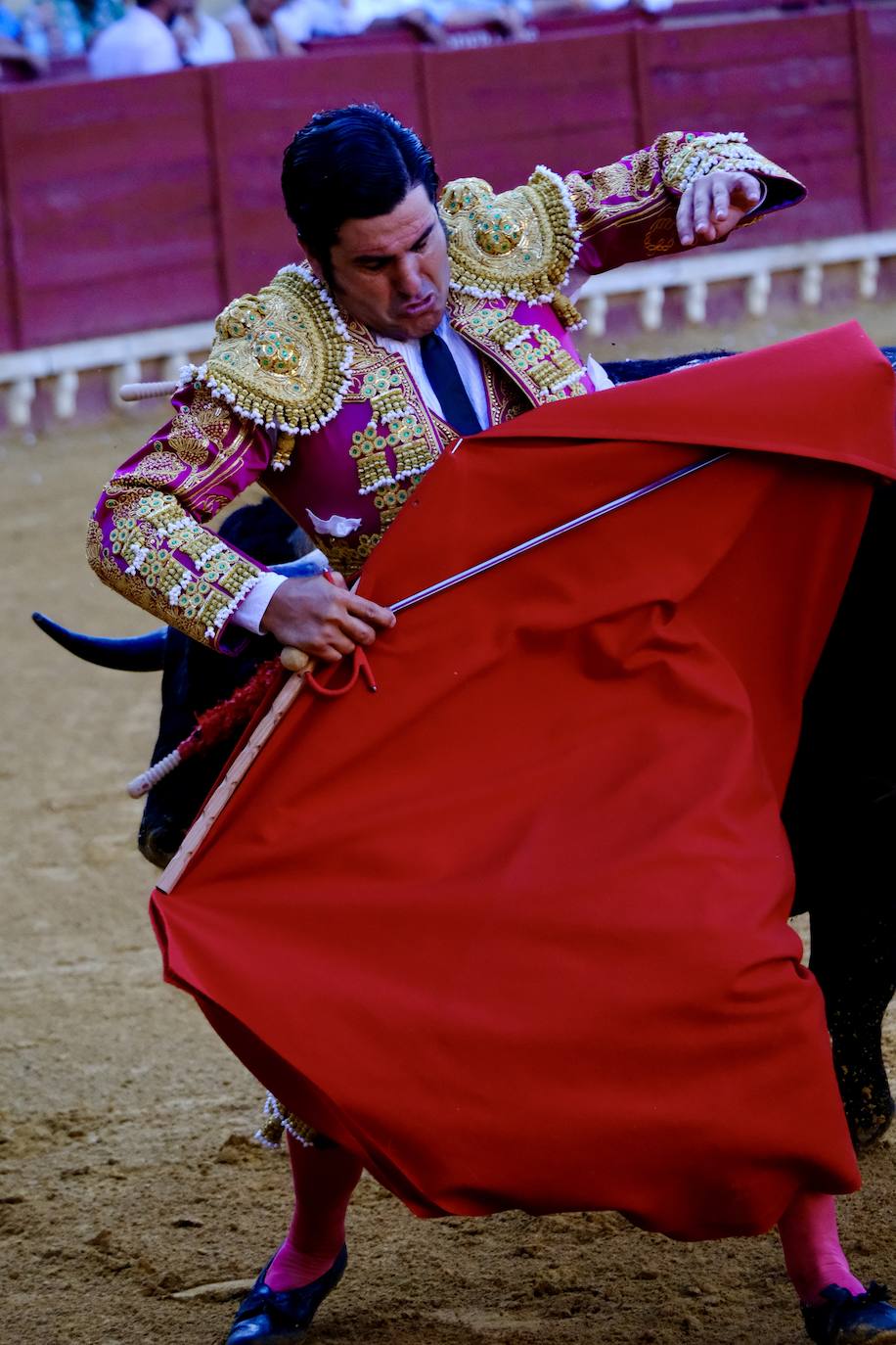 Rotundo triunfo de Manzanares que sale a hombros junto a Aguado en la última corrida del verano en El Puerto