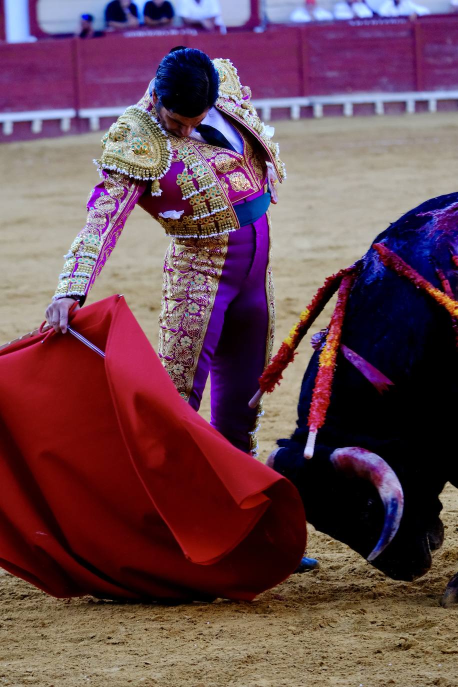 Rotundo triunfo de Manzanares que sale a hombros junto a Aguado en la última corrida del verano en El Puerto