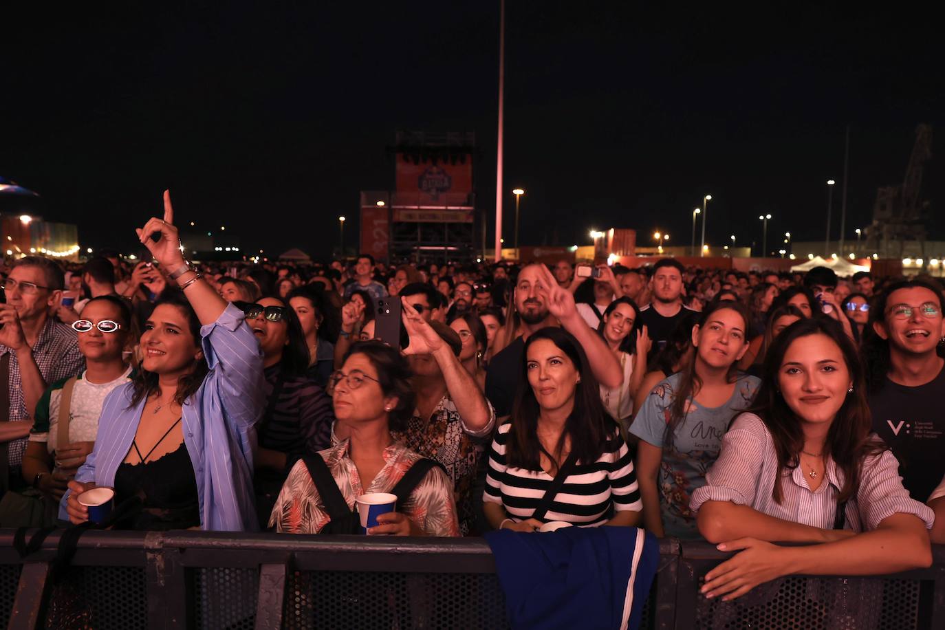 Fotos: La Plazuela, Antílopez y Tomasito ponen el colofón al verano en el muelle de Cádiz