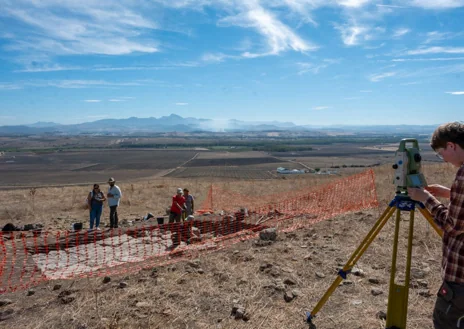 Imagen secundaria 1 - Distintas imágenes de las excavaciones arqueológicas en Carissa Aurelia