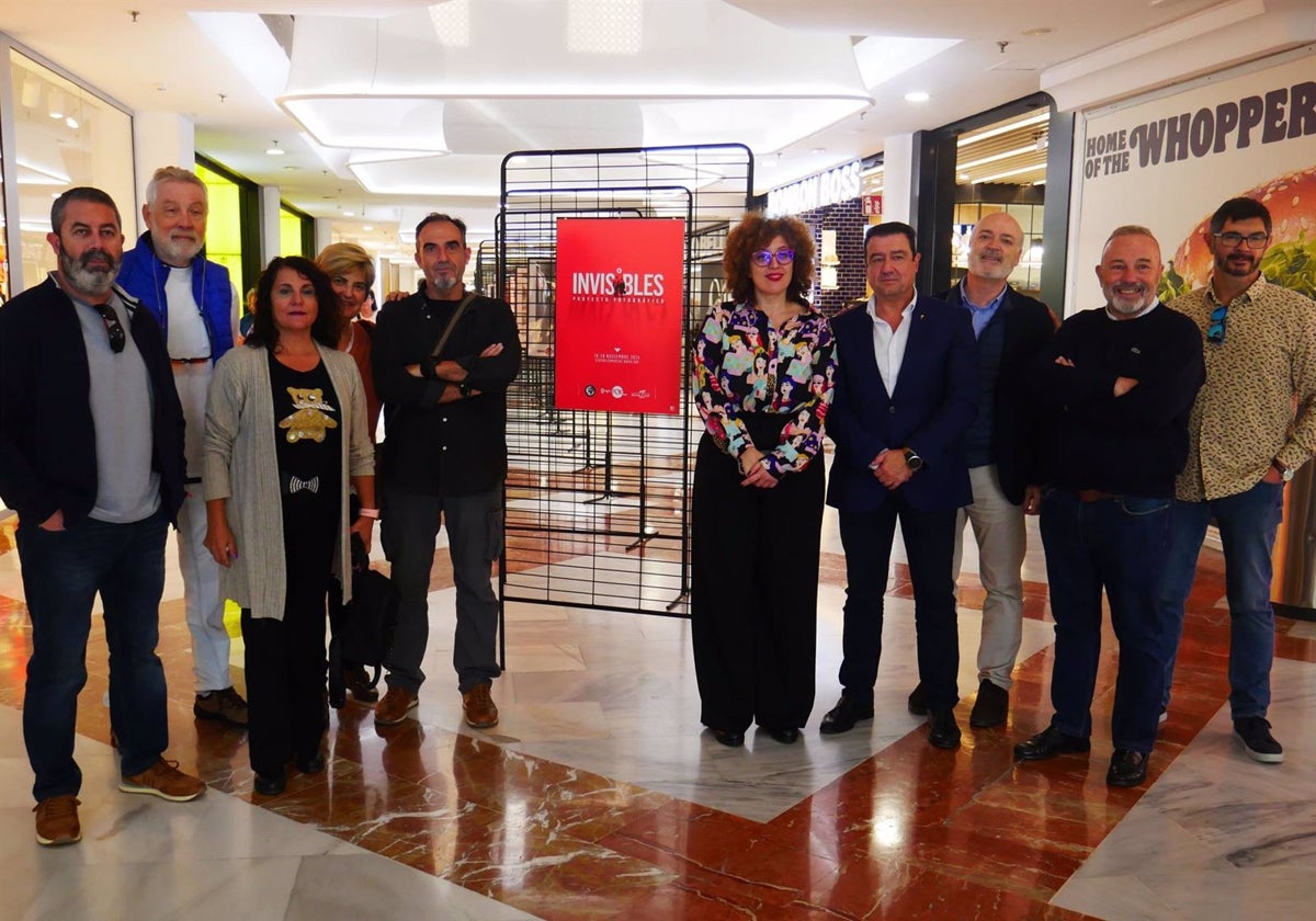 Bahía Sur inaugura la exposición fotográfica &#039;Invisibles&#039; para dar visibilidad a la pobreza en el entorno urbano