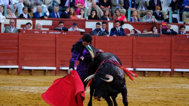 Morante de la Puebla borda el toreo en Jerez y corta el rabo de un noble toro de Álvaro Núñez