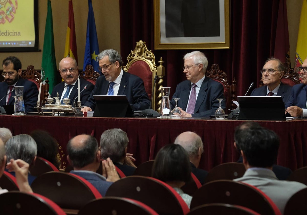 D. José Manuel Sánchez Ron recibe el Drago de Oro del Ateneo de Cádiz