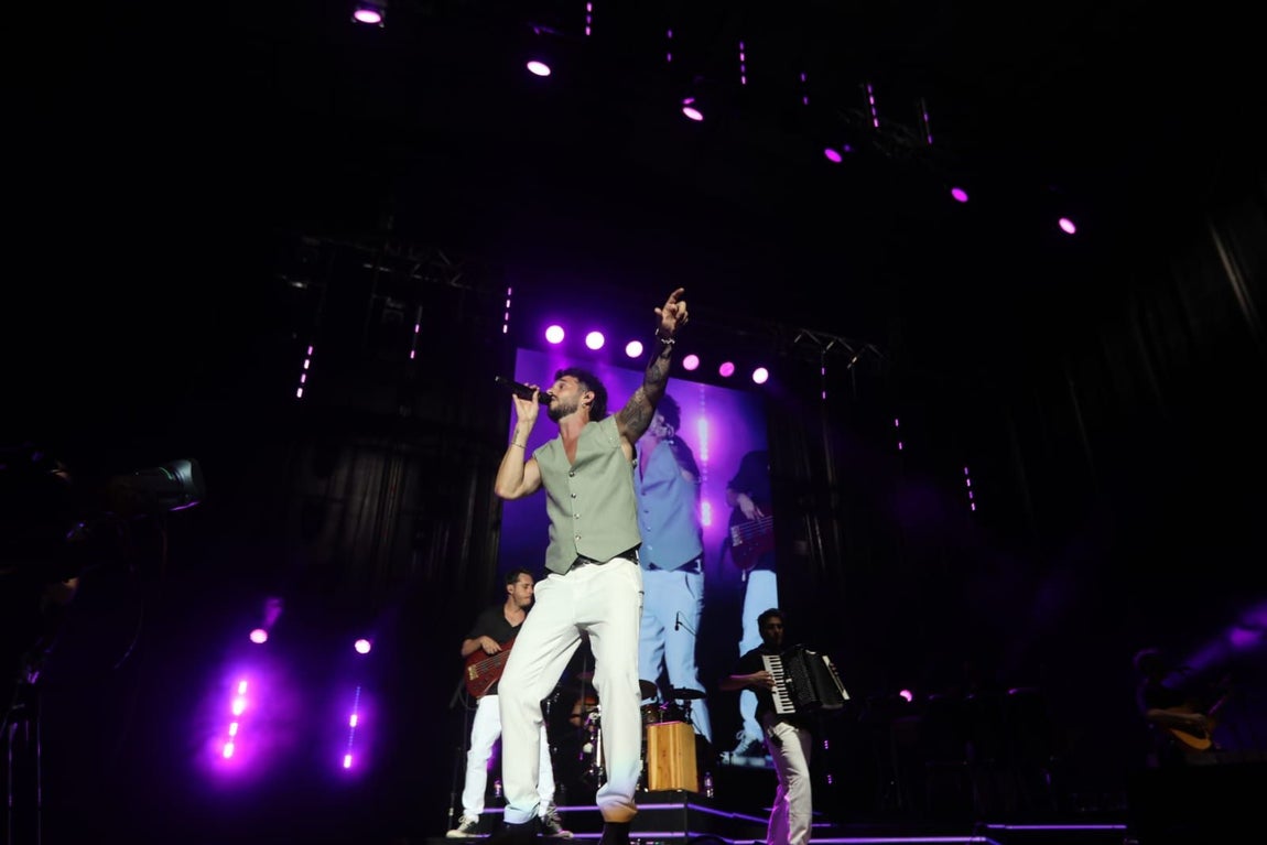 Fotos: Antoñito Molina, profeta en su Cádiz, conquista almas con un gran concierto