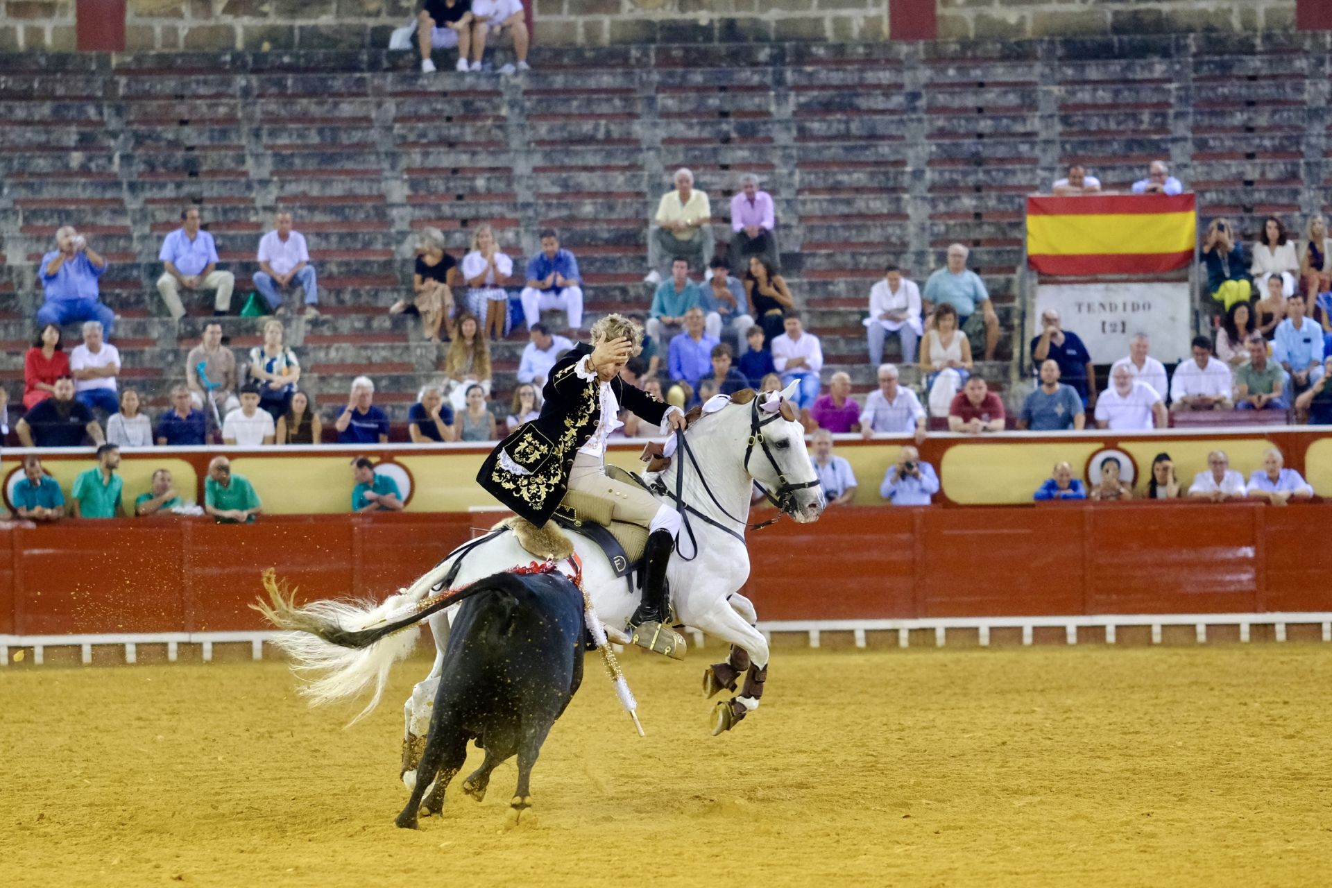 Fotos: Rui Fernandes y Diego Ventura salen a hombros en la nocturna de rejones de El Puerto
