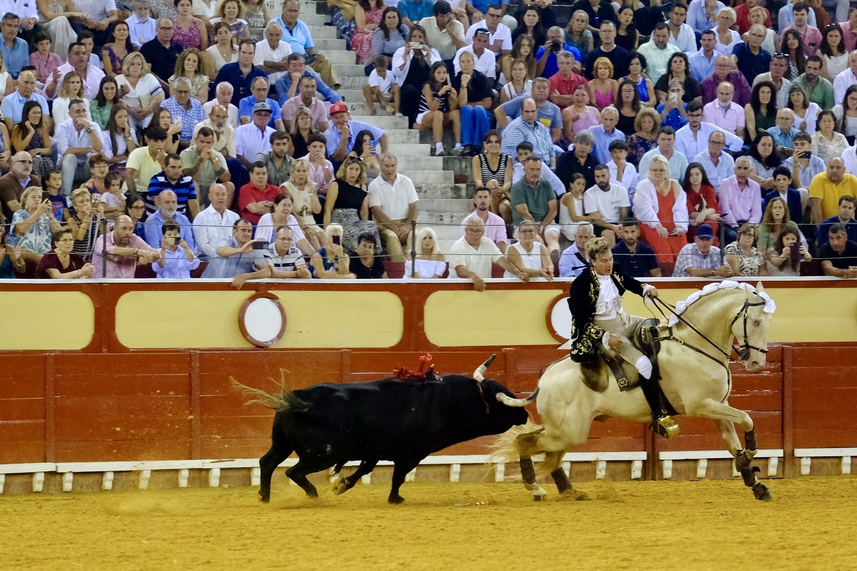 Fotos: Rui Fernandes y Diego Ventura salen a hombros en la nocturna de rejones de El Puerto