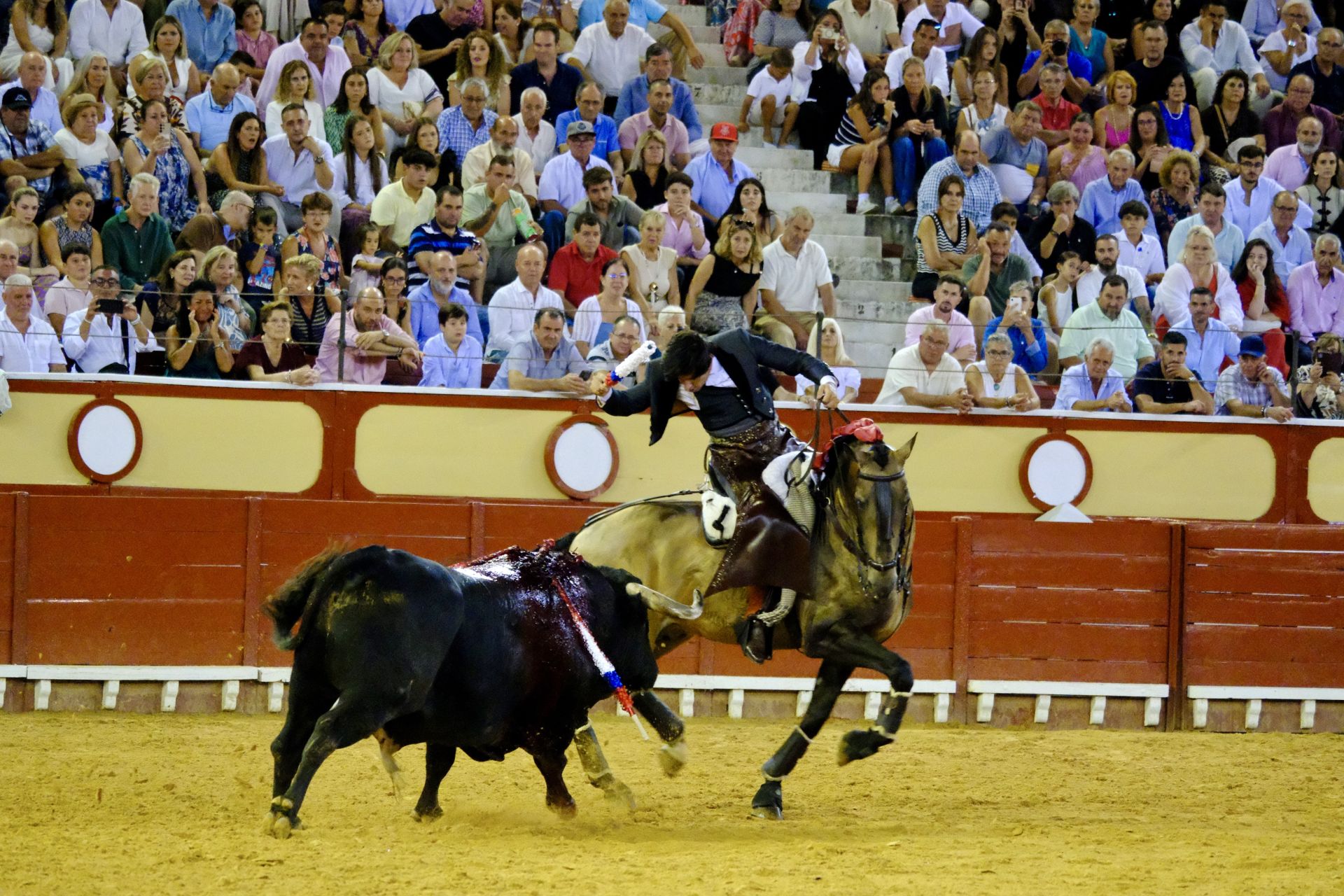 Fotos: Rui Fernandes y Diego Ventura salen a hombros en la nocturna de rejones de El Puerto
