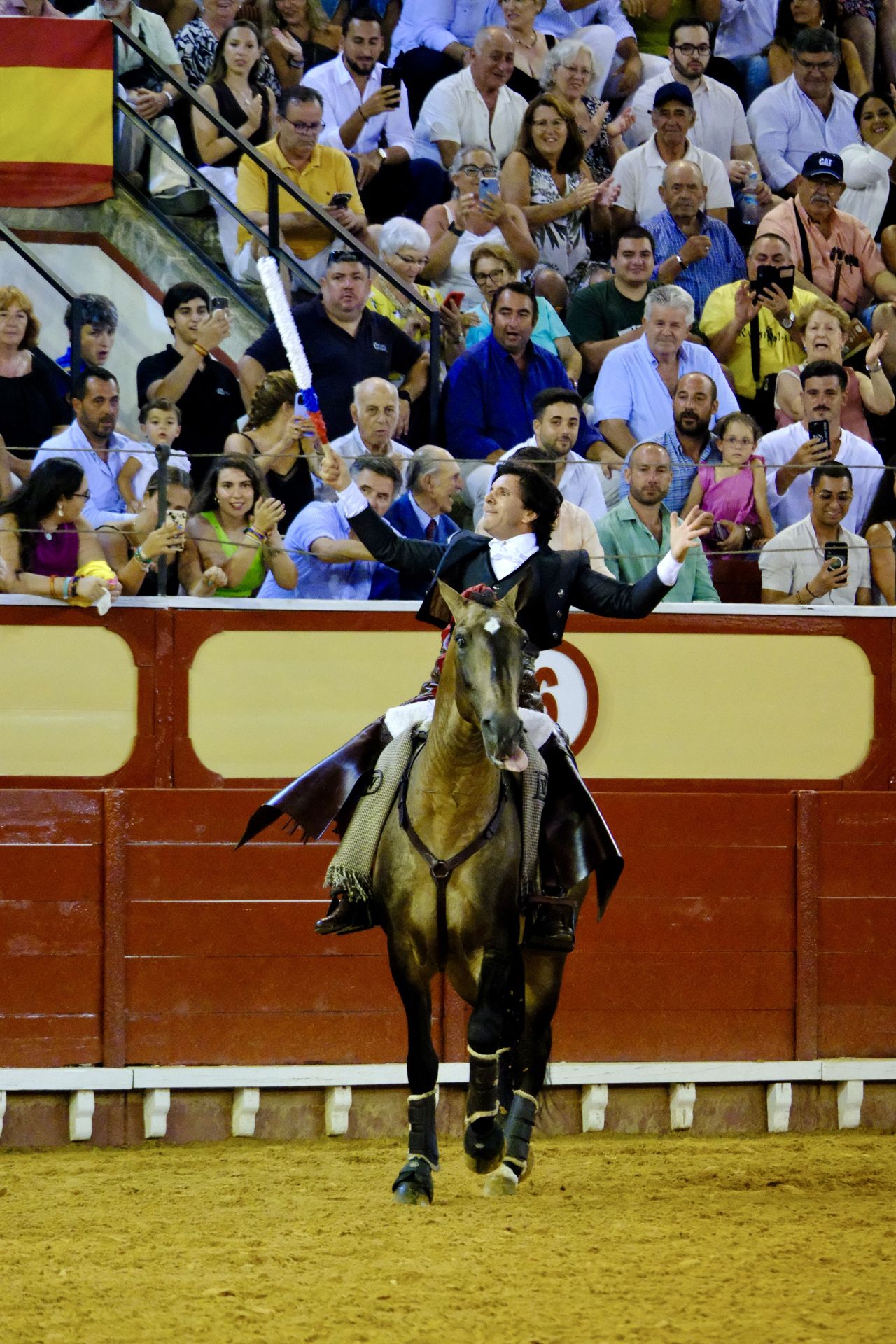 Fotos: Rui Fernandes y Diego Ventura salen a hombros en la nocturna de rejones de El Puerto