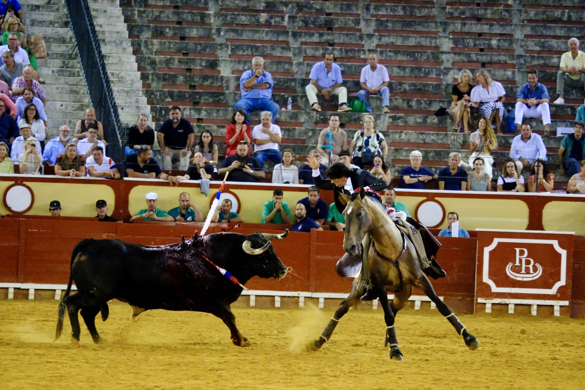 Fotos: Rui Fernandes y Diego Ventura salen a hombros en la nocturna de rejones de El Puerto