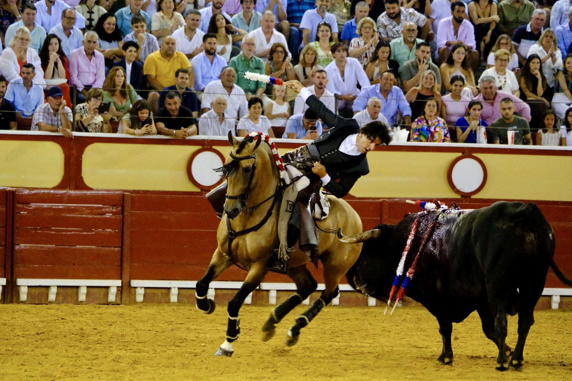 Fotos: Rui Fernandes y Diego Ventura salen a hombros en la nocturna de rejones de El Puerto