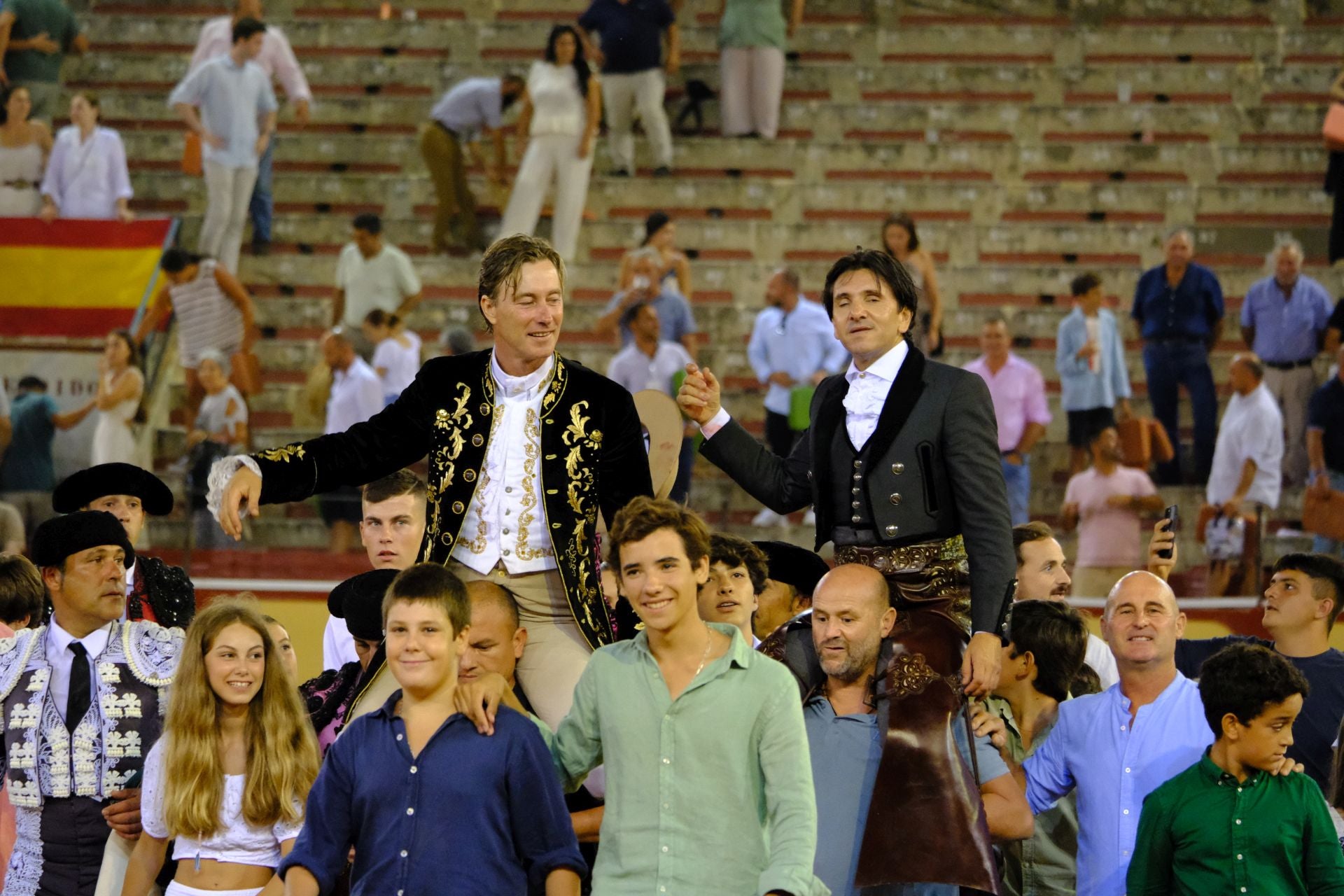 Fotos: Rui Fernandes y Diego Ventura salen a hombros en la nocturna de rejones de El Puerto