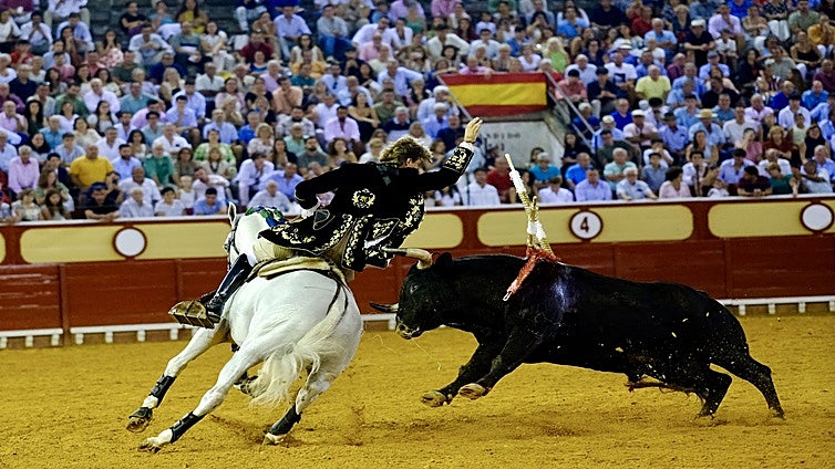 Fotos: Rui Fernandes y Diego Ventura salen a hombros en la nocturna de rejones de El Puerto