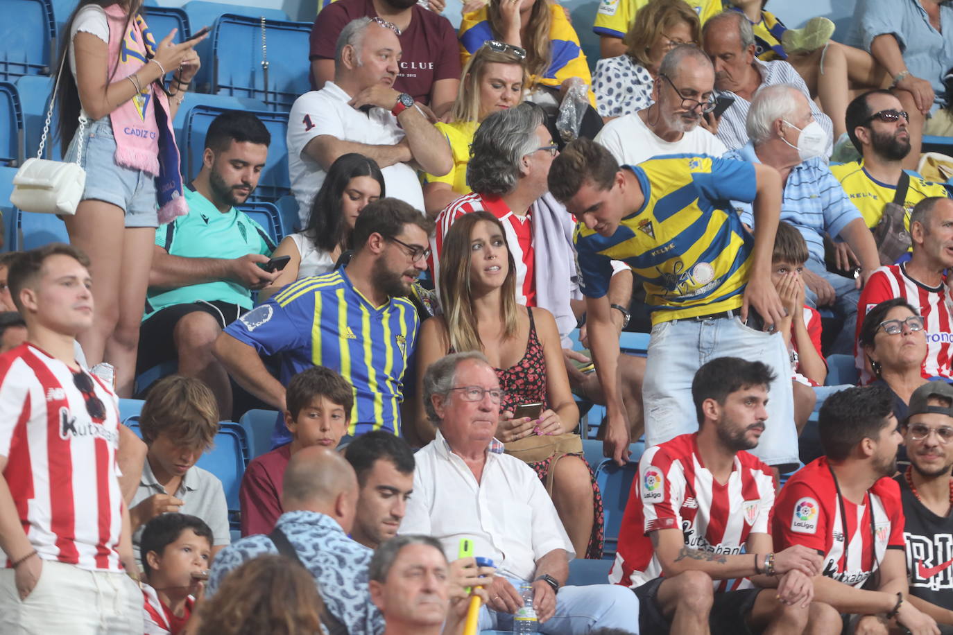 Búscate en las gradas de Carranza en el Cádiz - Athletic de Bilbao