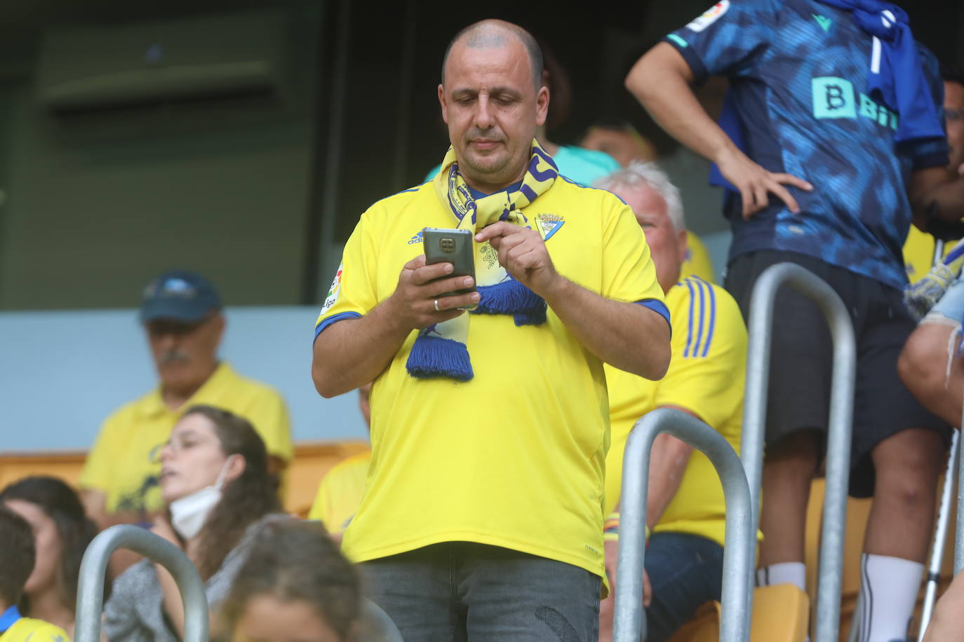 Búscate en las gradas de Carranza en el Cádiz - Athletic de Bilbao