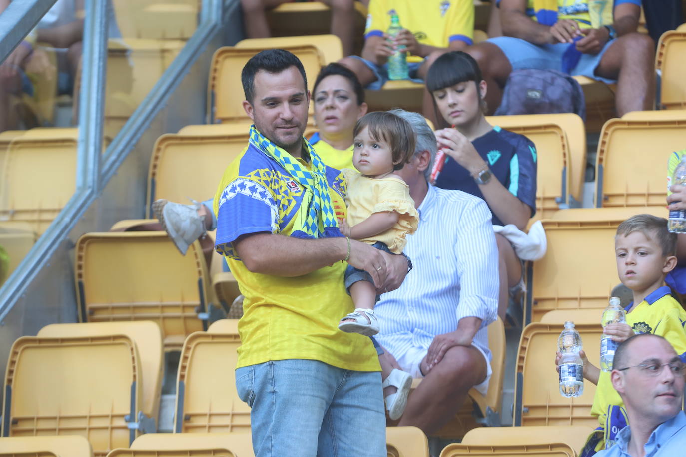 Búscate en las gradas de Carranza en el Cádiz - Athletic de Bilbao