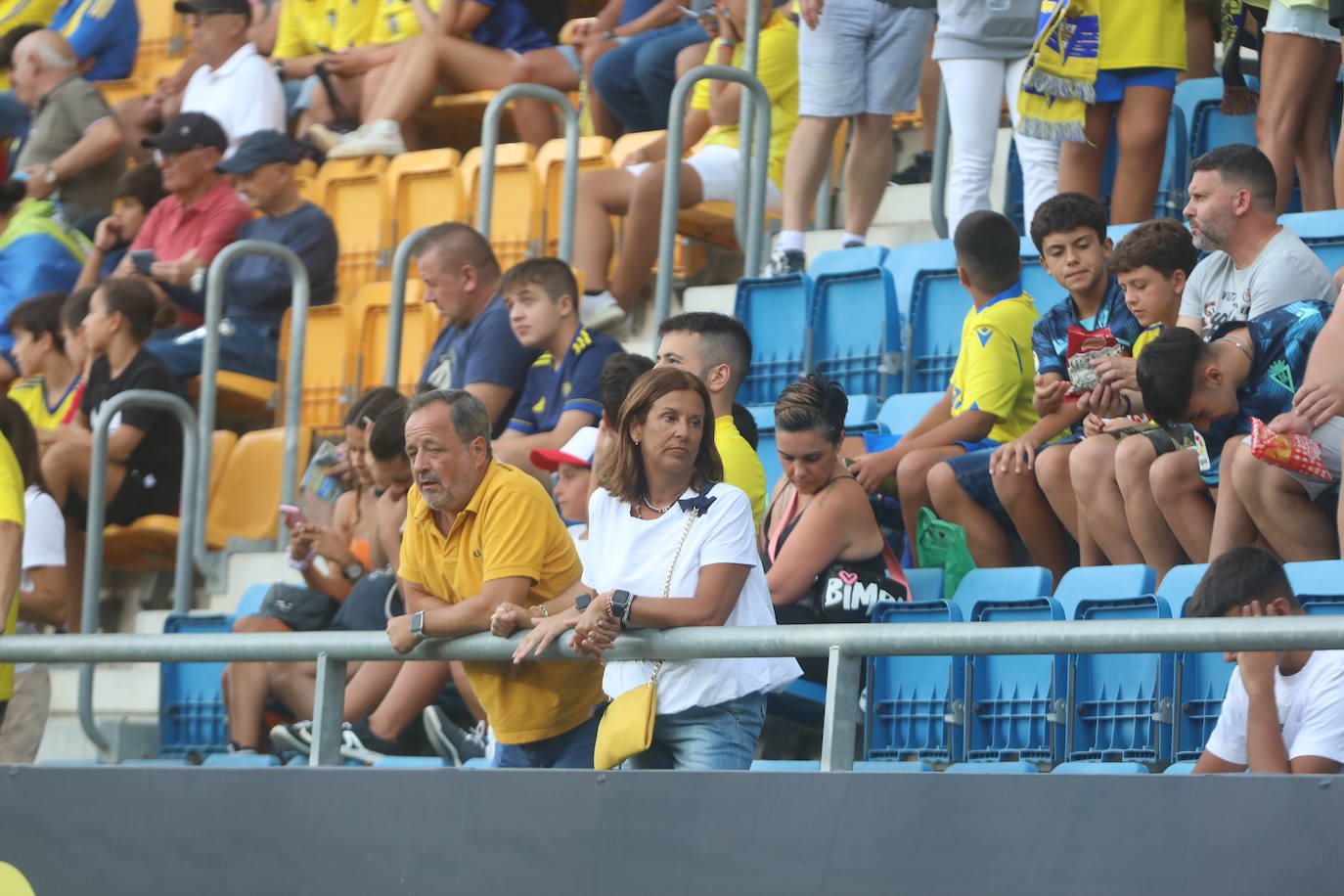 Búscate en las gradas de Carranza en el Cádiz - Athletic de Bilbao