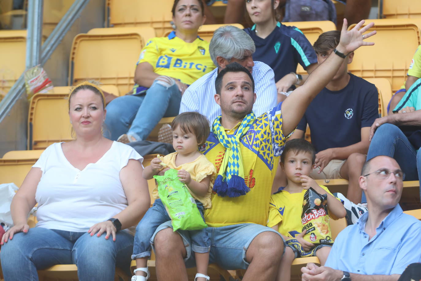 Búscate en las gradas de Carranza en el Cádiz - Athletic de Bilbao