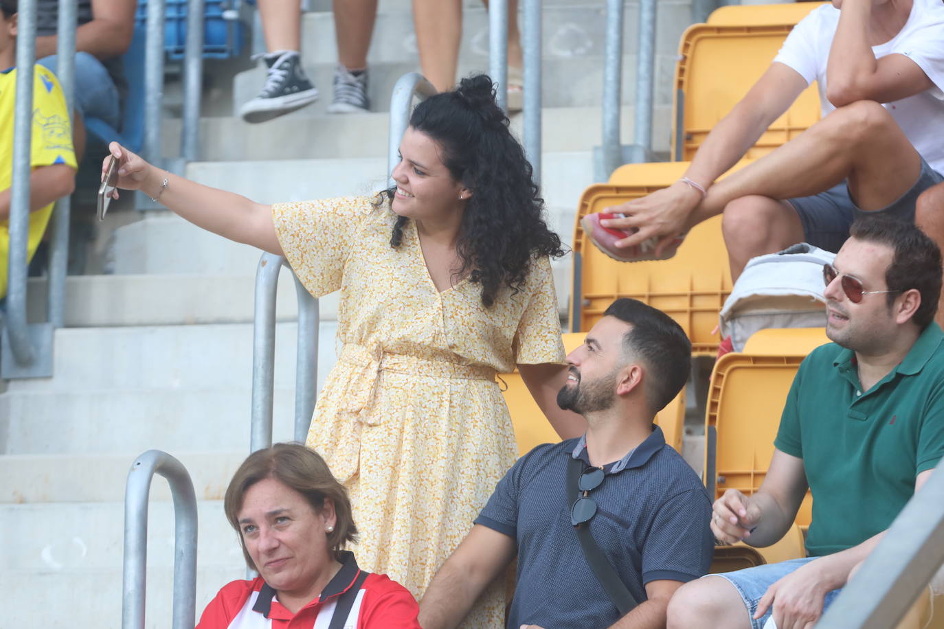 Búscate en las gradas de Carranza en el Cádiz - Athletic de Bilbao