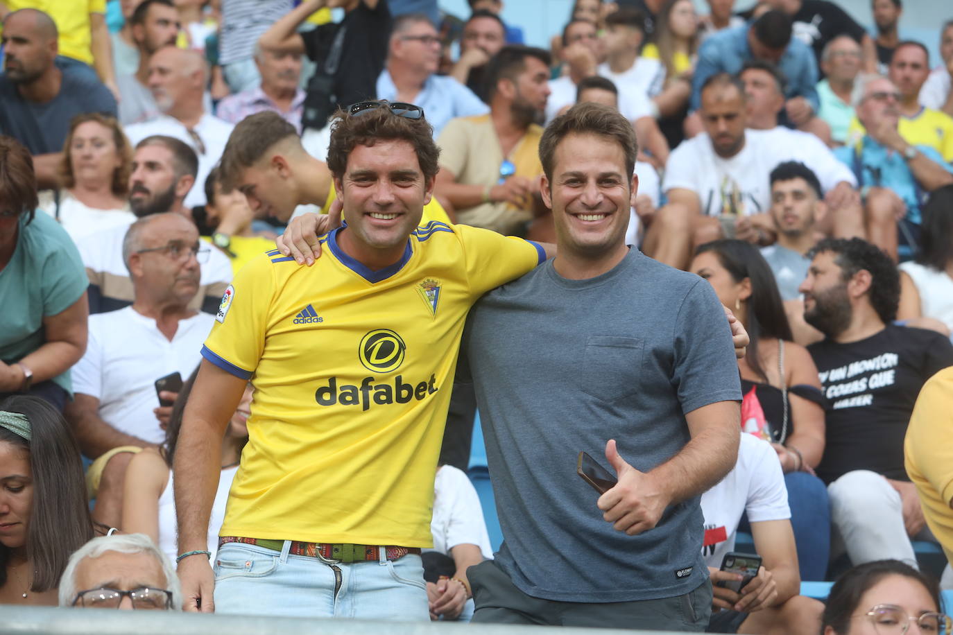 Búscate en las gradas de Carranza en el Cádiz - Athletic de Bilbao