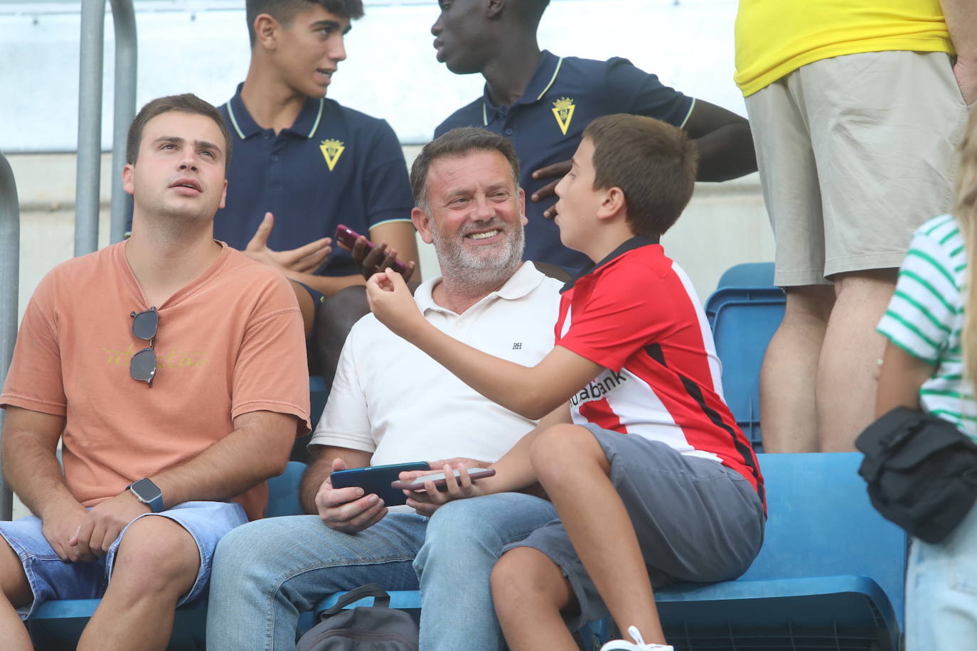 Búscate en las gradas de Carranza en el Cádiz - Athletic de Bilbao