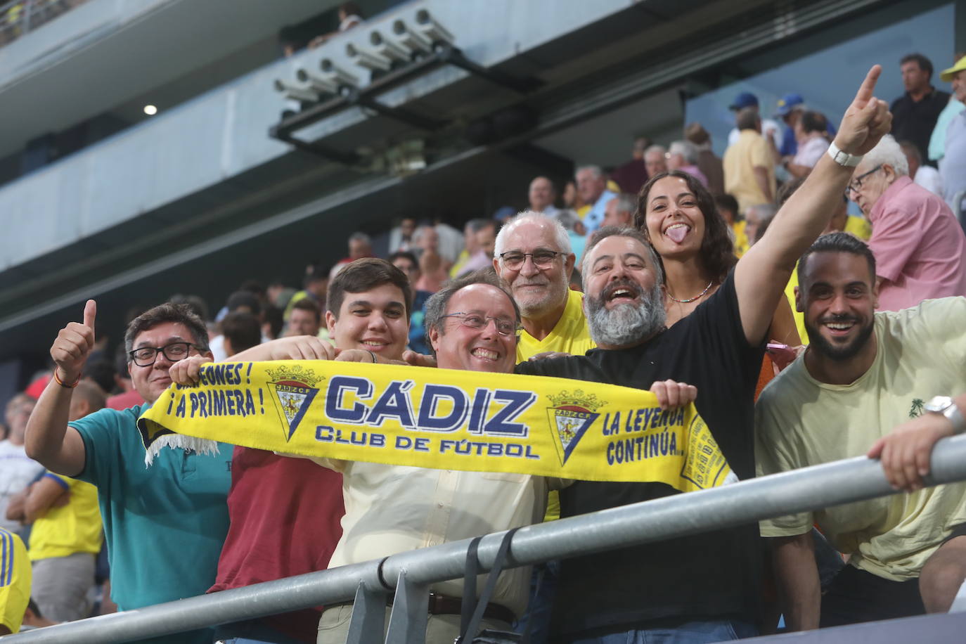 Búscate en las gradas de Carranza en el Cádiz - Athletic de Bilbao