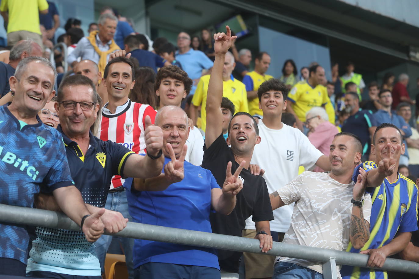 Búscate en las gradas de Carranza en el Cádiz - Athletic de Bilbao