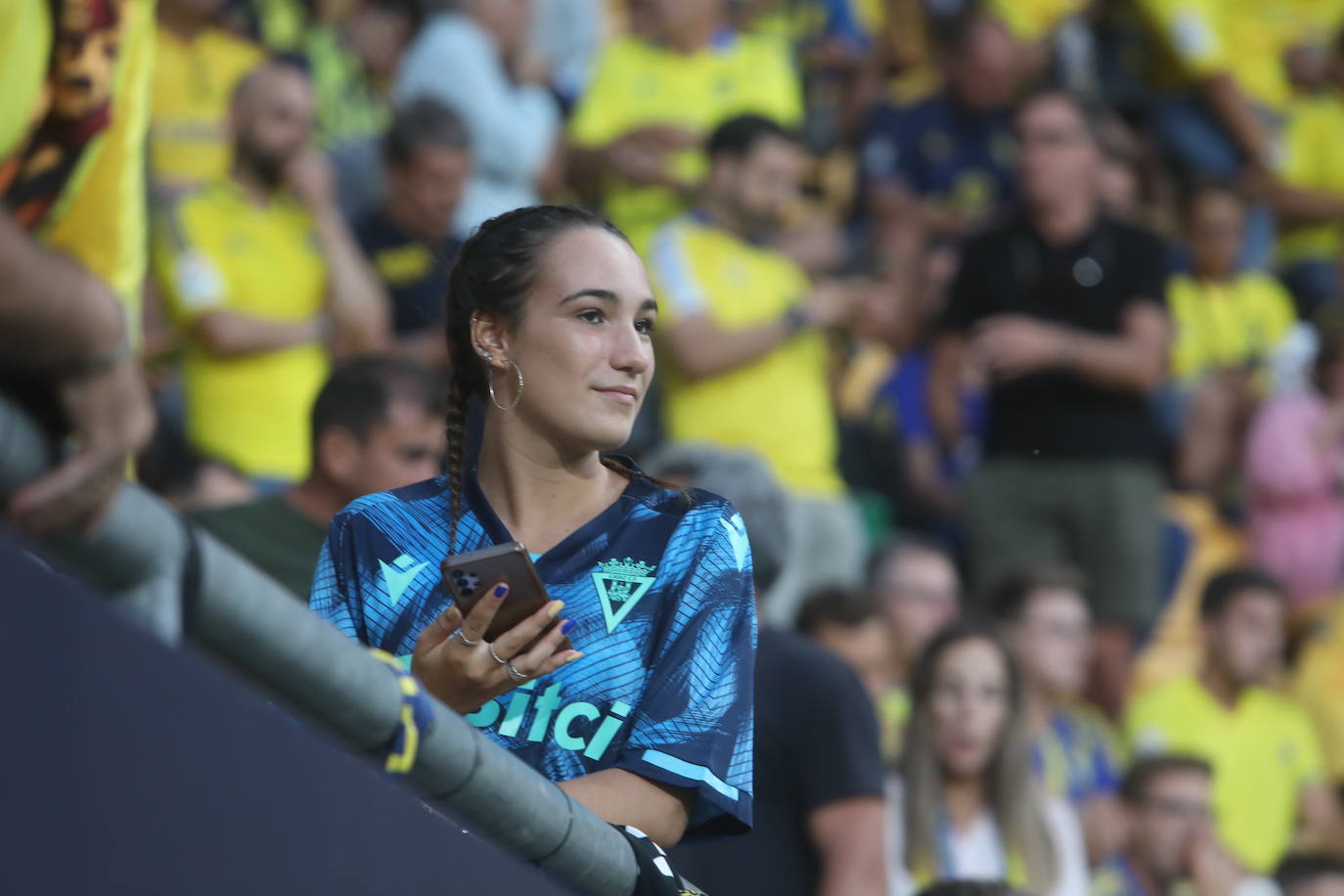 Búscate en las gradas de Carranza en el Cádiz - Athletic de Bilbao