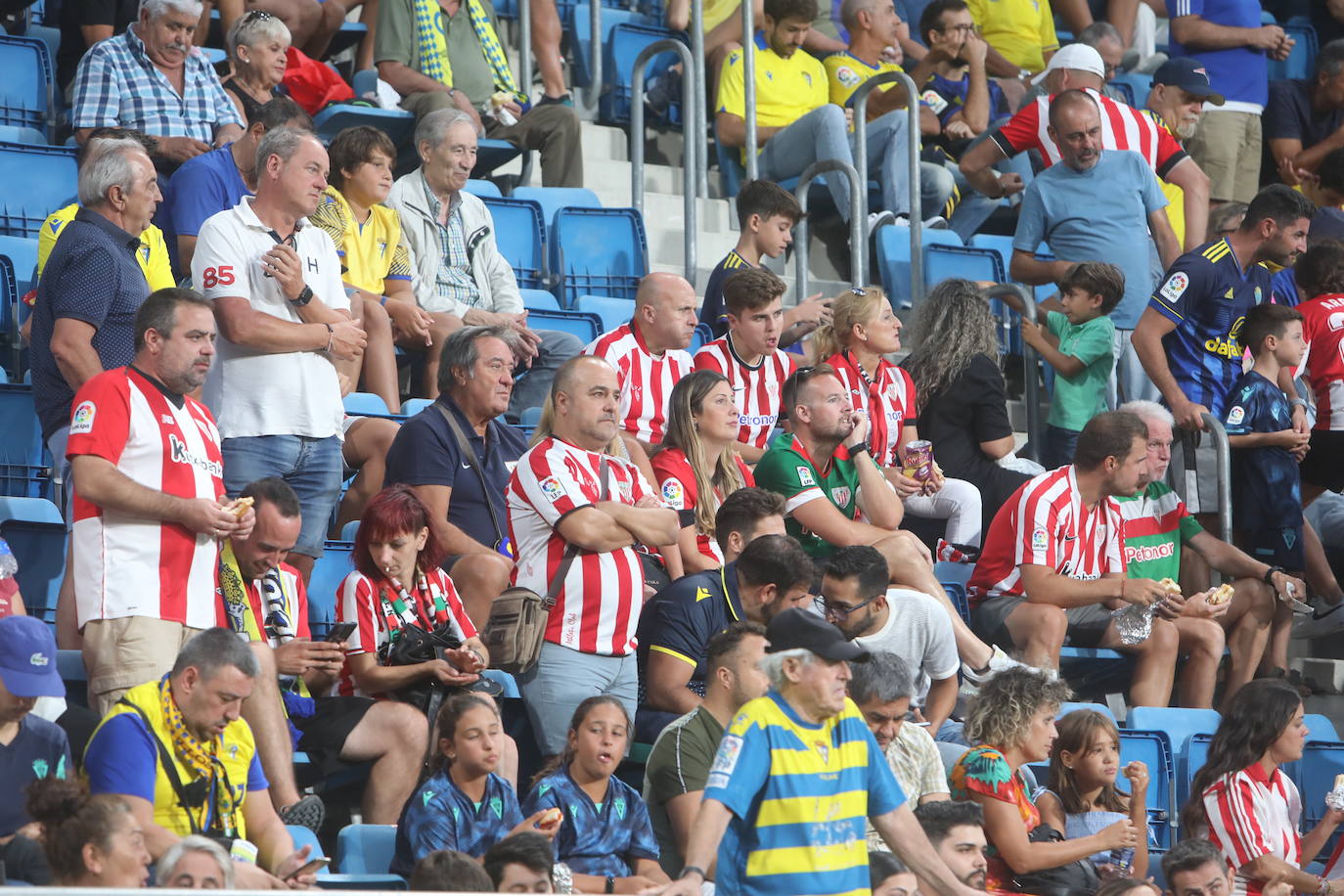 Búscate en las gradas de Carranza en el Cádiz - Athletic de Bilbao