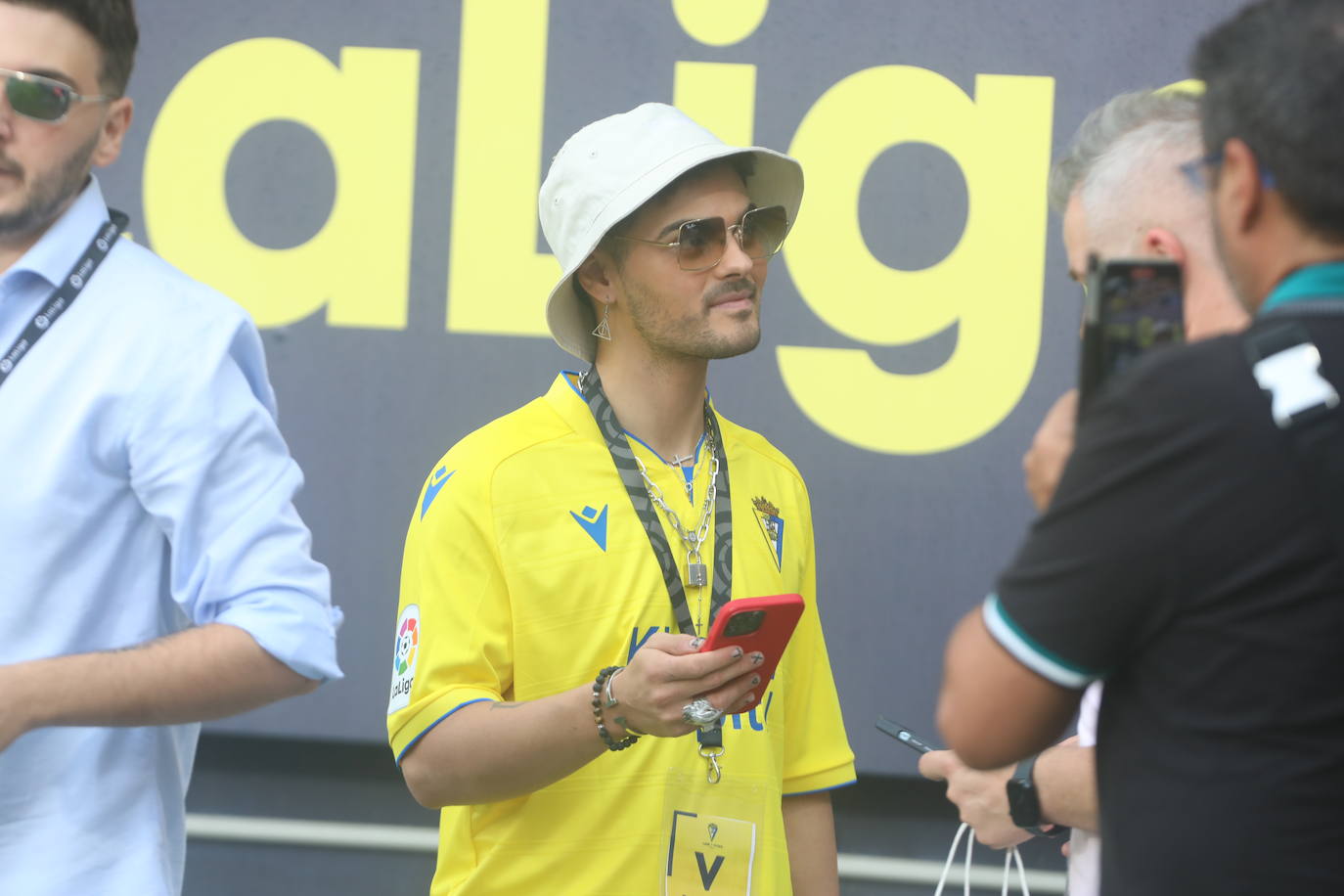 Búscate en las gradas de Carranza en el Cádiz - Athletic de Bilbao