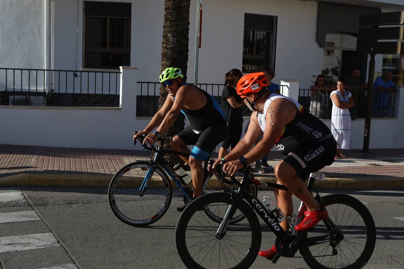 Búscate en el XXV Triatlón Villa de Rota 2022