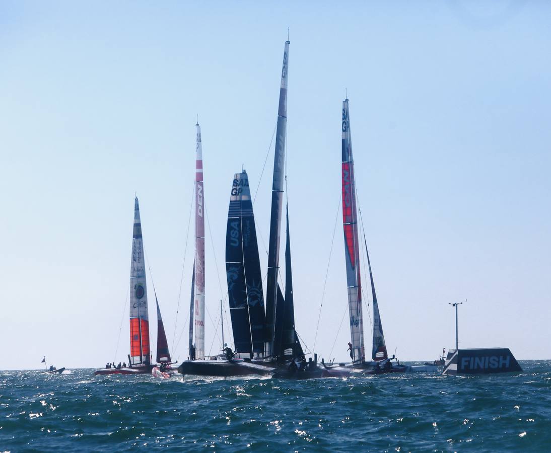 Disfruta de las mejores imágenes del primer día de SailGP en Cádiz