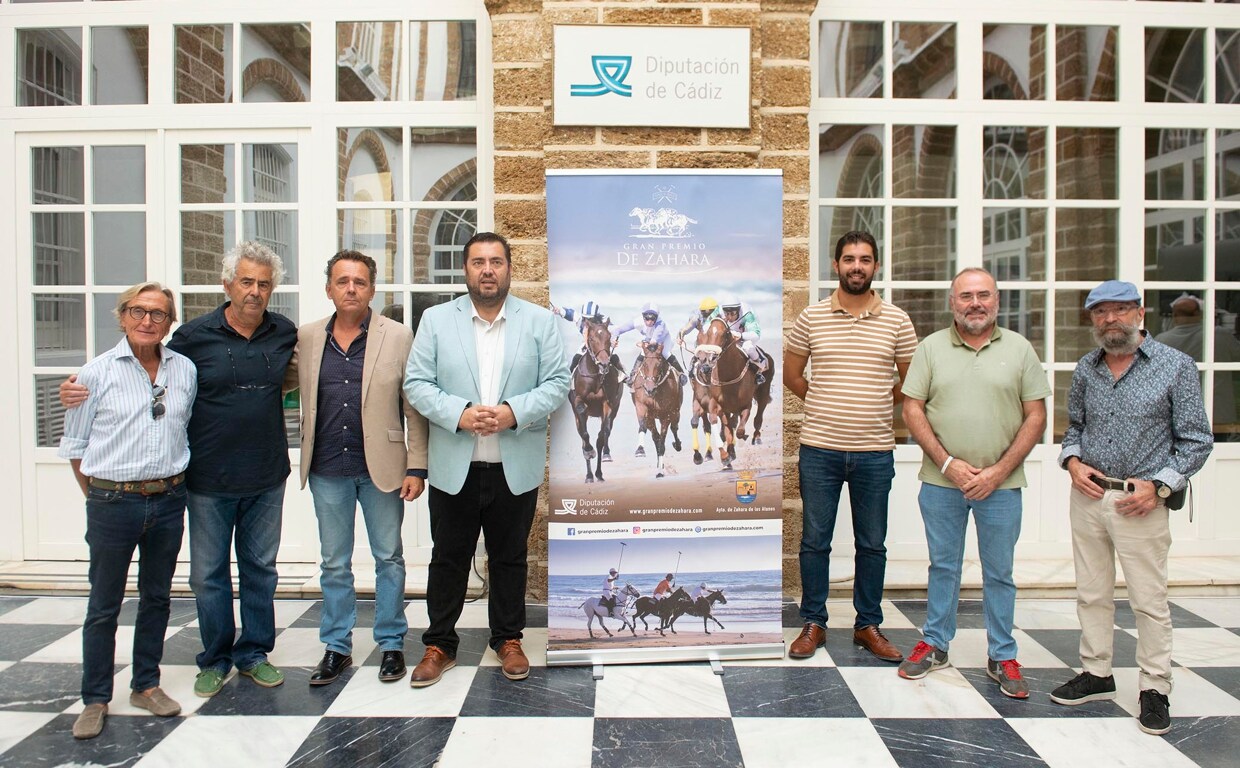 Acto de presentación de las carreras de caballos en Zahara de los Atunes.