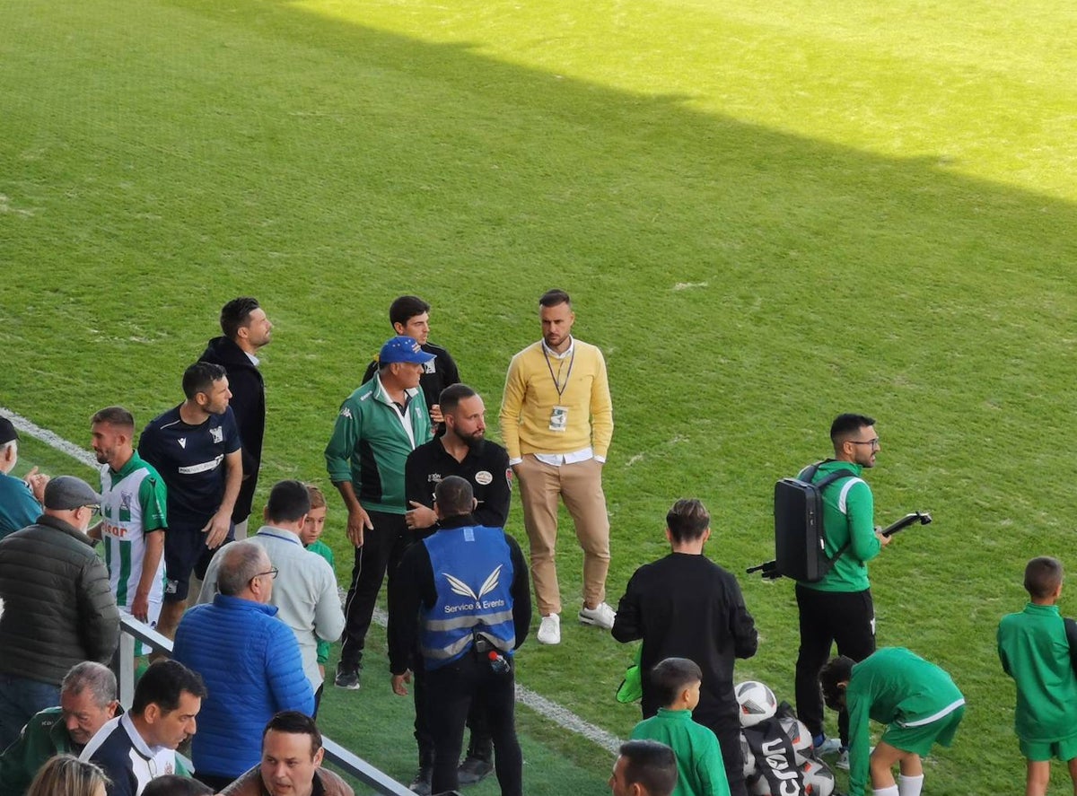 Juan Cala, en el césped de El Palmar tras el Atlético Sanluqueño-San Roque de Lepe.