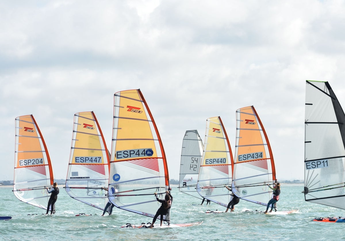 La Copa de Andalucía se celebra en las aguas de la Bahía de Cádiz.